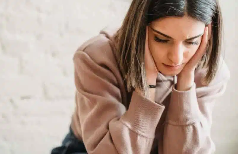 Douleur à l’oreille qui descend dans le cou : quelle origine ? France Audition