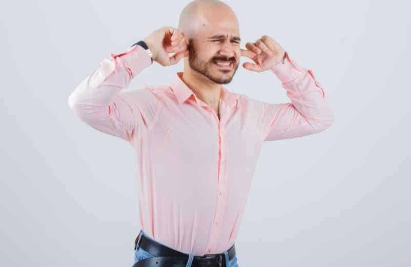 Oreille qui siffle : causes possibles, significations et quand consulter France Audition