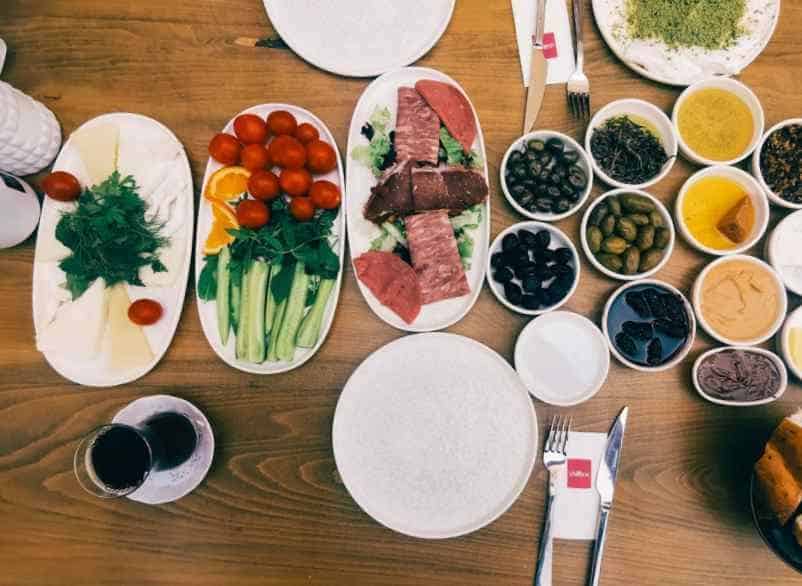 Tableau des aliments pauvres en purines : que manger en cas d’acide urique ? France Audition