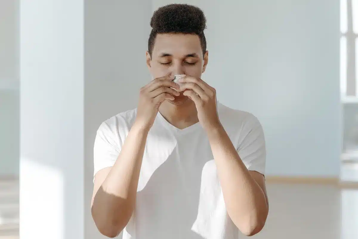 Lavage nasal au sérum physiologique, geste quotidien de nettoyage