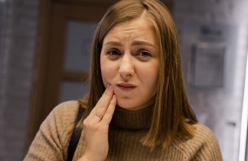 Comment soulager un mal de dent sans médicament ? France Audition