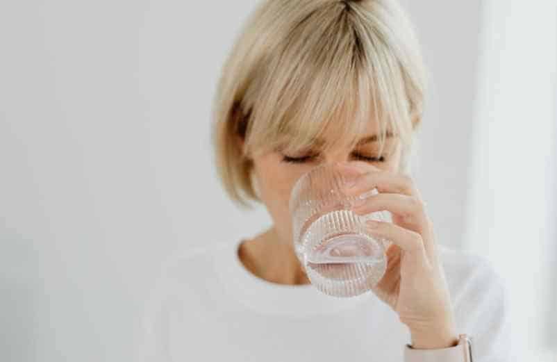 Mieux s'hydrater avec de l'eau pour faciliter l'élimination toxique France Audition Mieux s'hydrater avec de l'eau pour faciliter l'élimination toxique France Audition