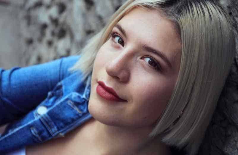 Quelle coupe choisir pour affiner un visage rond avec des cheveux fins ? France Audition