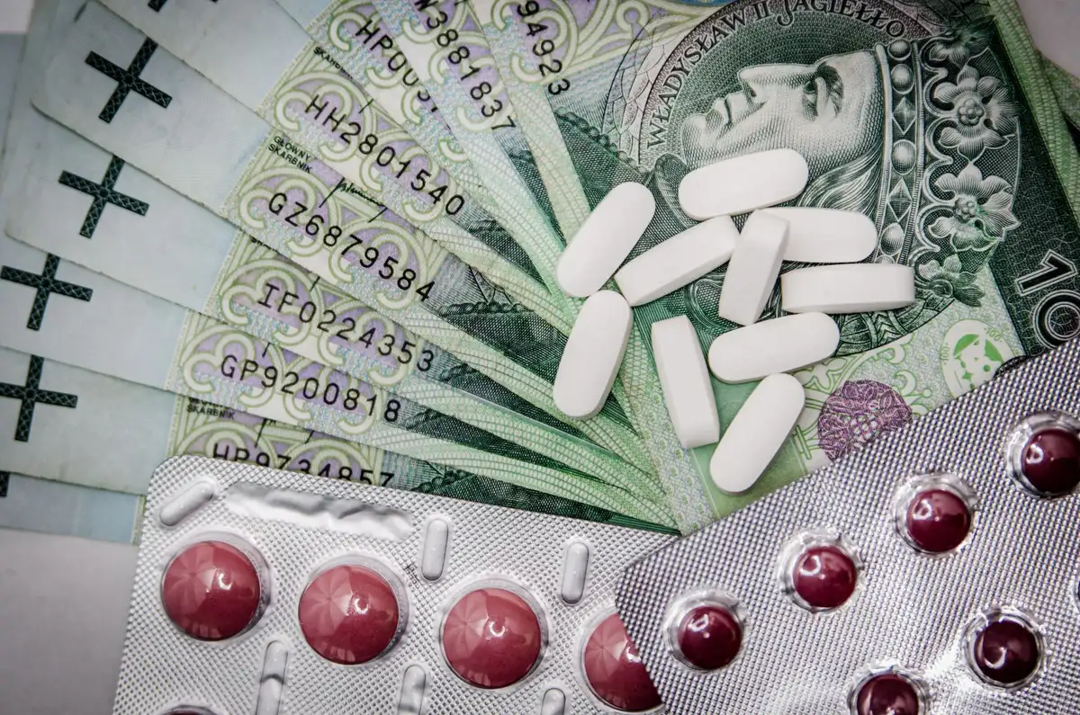 Ordonnance et documents de remboursement avec tarif de médicament en pharmacie