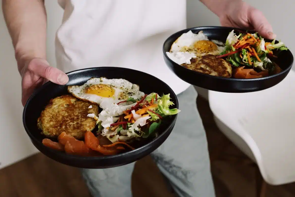 Exemple de repas équilibré avec protéines, légumes et féculents pour senior