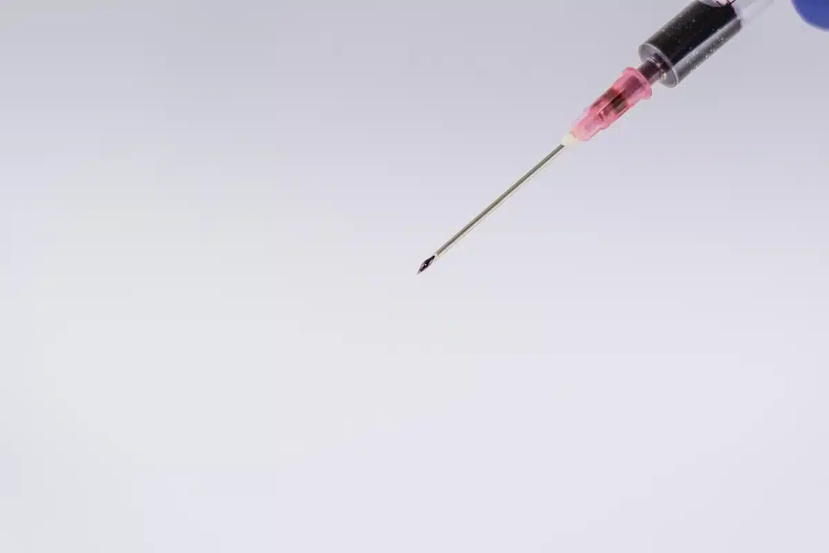 Patient lors d'un examen auditif en cabinet ORL