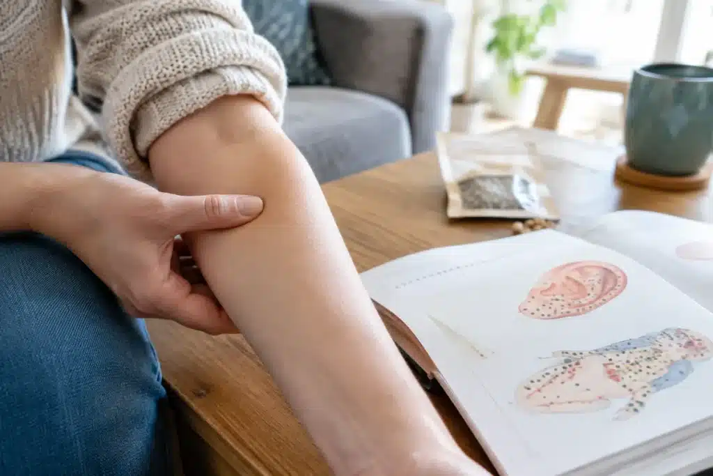 Acupression et auriculothérapie : que prouve la science en 2025 ?
