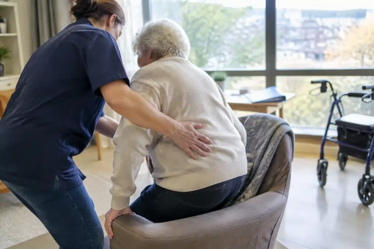 Fracture lombaire chez la personne âgée : prise en charge